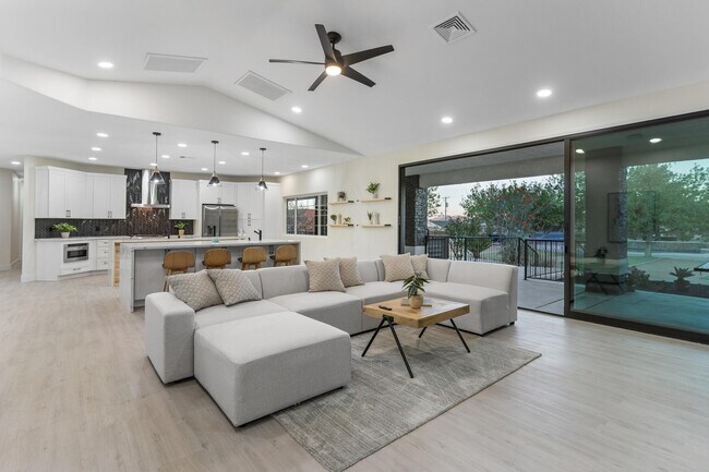 Foto del edificio - 7435 W Richmar Ave