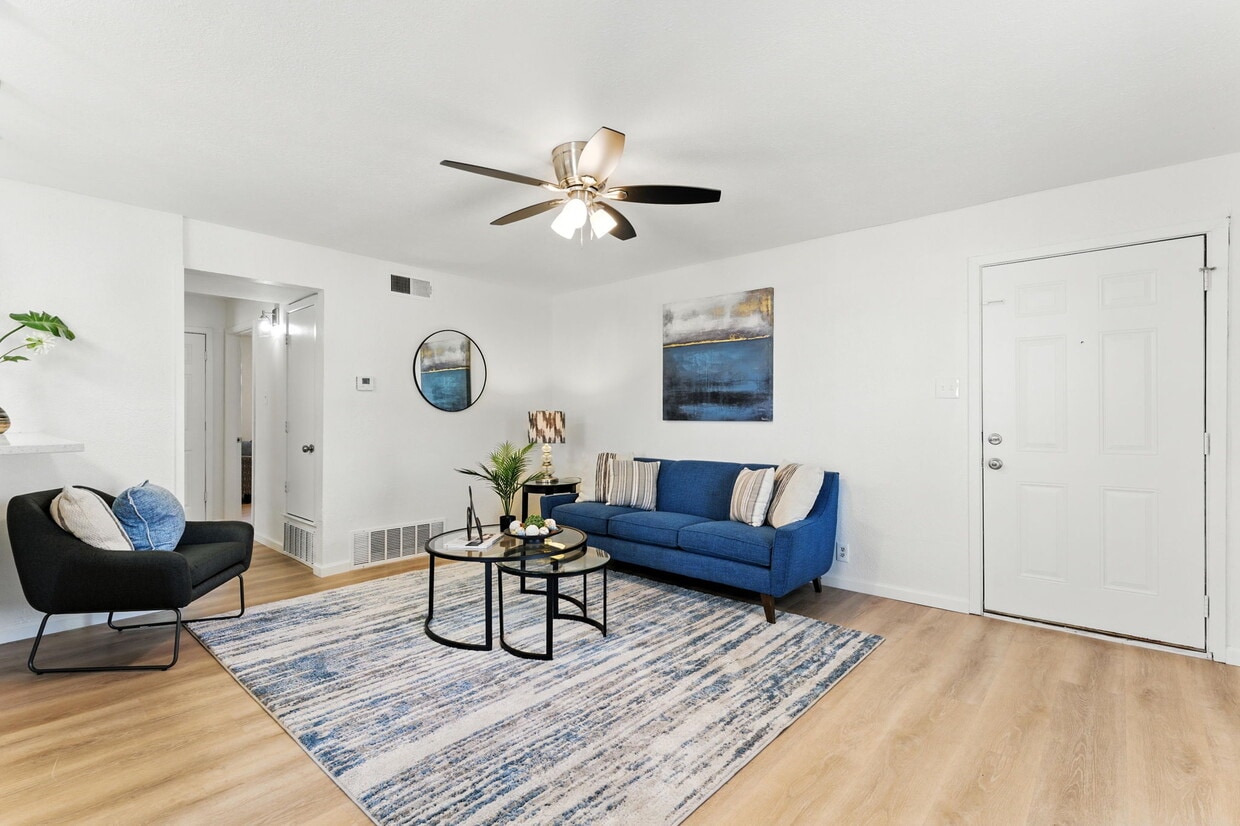 Primary Photo - 202 N Kealy Ave