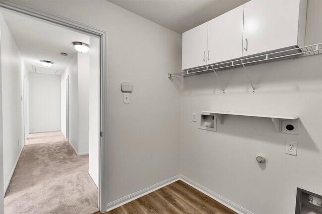 Building Photo - 4034 Falvel Shadow Creek Dr