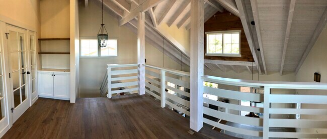 Upstairs loft - 892 Cambridge Dr