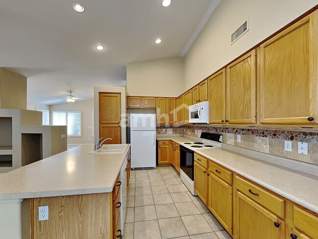 Foto del edificio - 7462 W Mohawk Ln