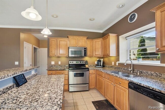 Building Photo - 2043 Vermont Ave