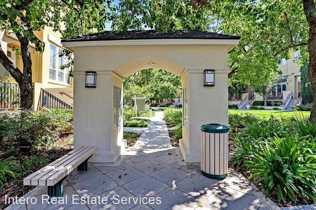 Building Photo - 2 br, 2.5 bath House - 4038 Fitzpatrick