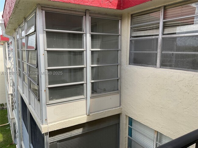 Foto del edificio - 3001 NW 48th Ave