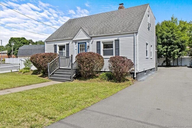 Building Photo - 2587 Whitney Ave