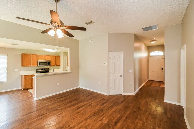 Foto del edificio - 636 Morning Mist Way