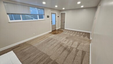 Building Photo - 2780 Wilshire Dr S