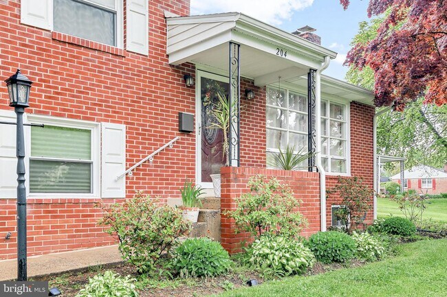 Building Photo - 204 Deanhurst Ave