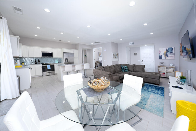 Building Photo - 28979 Desert Princess Dr