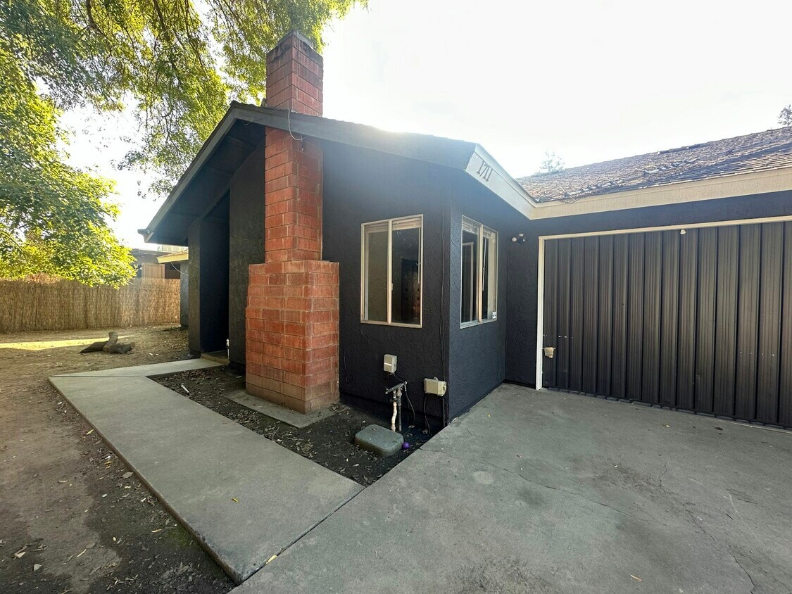 Foto principal - 1711 E Paradise Ave