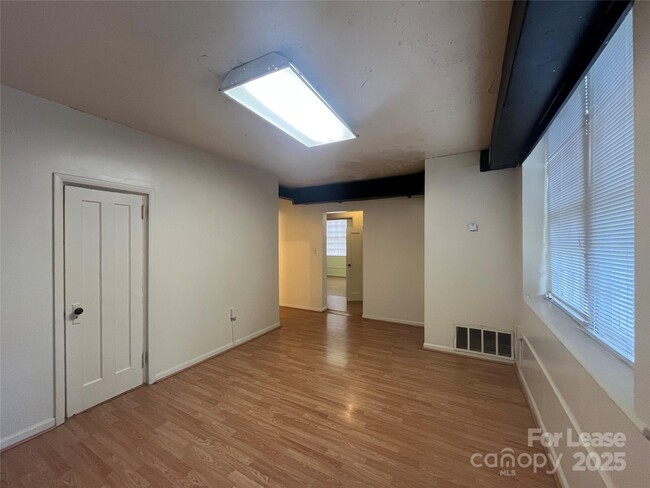 Building Photo - 203 W Liberty St