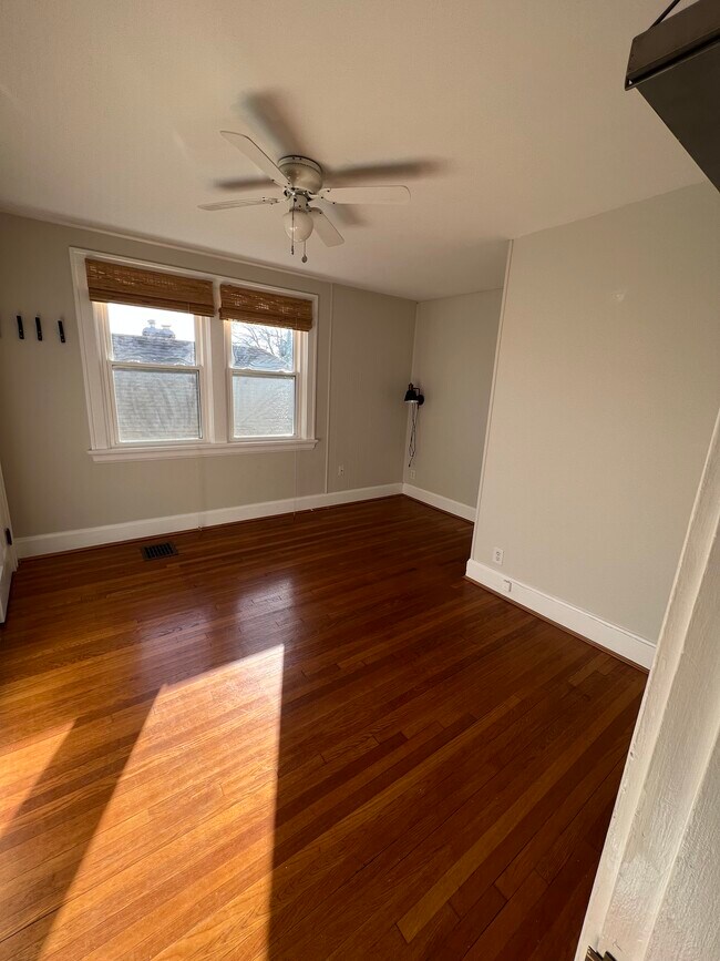 Foto del edificio - 4964 Oaklawn Dr