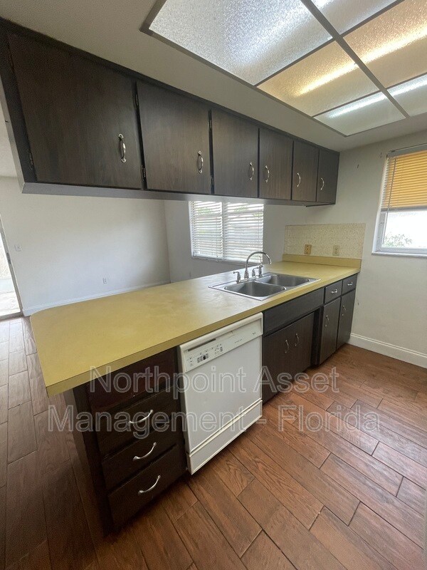 Foto del edificio - 6324 Edenmore Ave