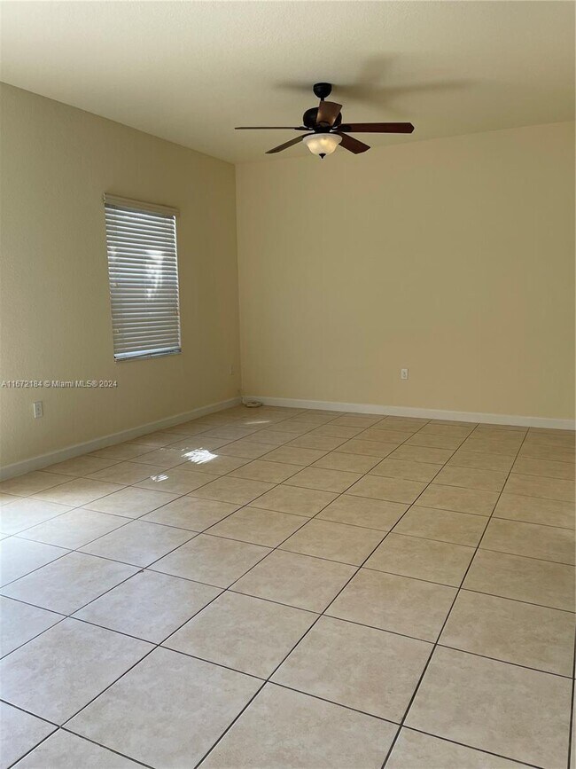 Foto del edificio - 3764 NE 3rd Ct