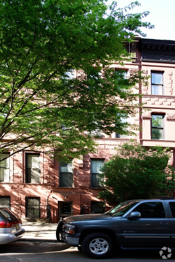 Building Photo - 156 W 92nd St