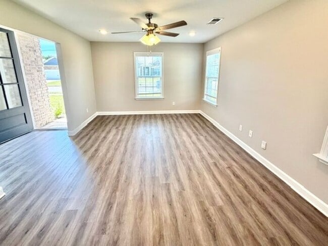 Photo - Now Leasing in Southaven @ Rasco Farms- 4-Bedroom 2.5 Bath Home-Availalbe Now!