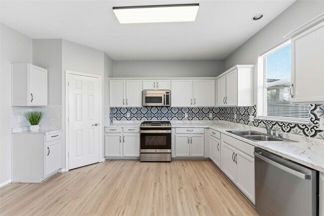 Foto del edificio - 3310 Bremerton Falls Dr
