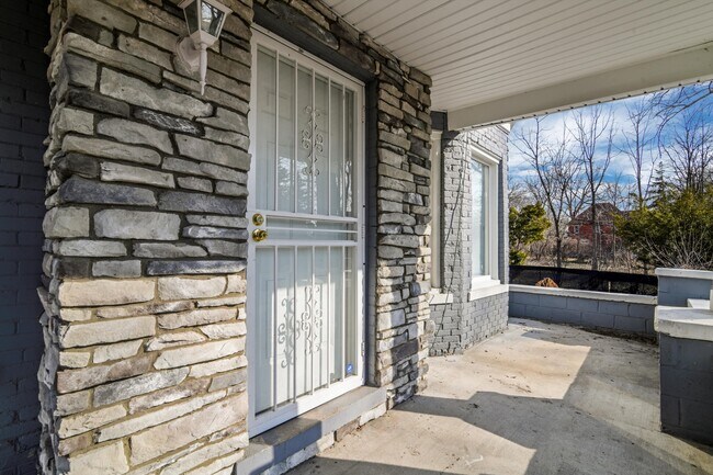 Building Photo - 275 Woodland St