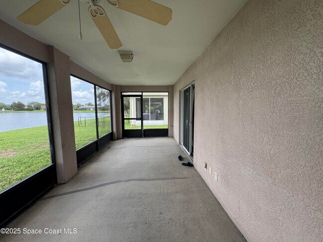 Foto del edificio - 2425 Bayhill Dr