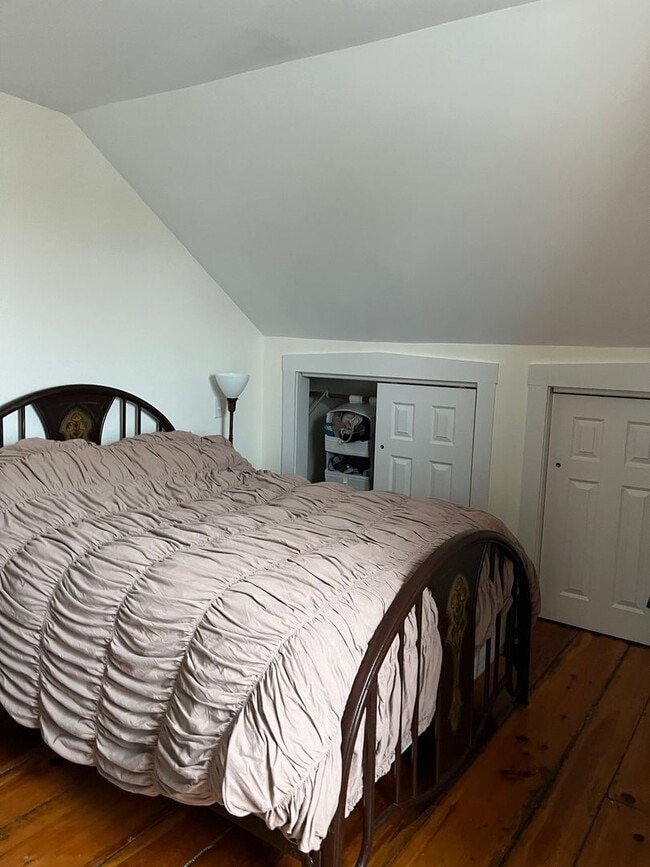 Building Photo - Beautiful In-Town Two Bedroom...