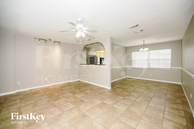 Foto del edificio - 1337 Mardrake Rd