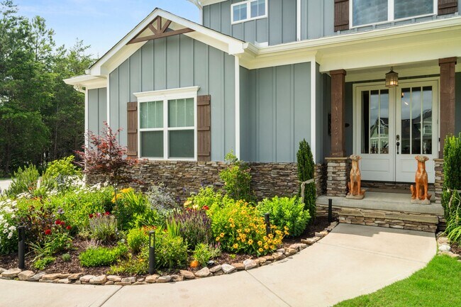 Building Photo - Gated Community - 3-Acre Cul-de-Sac Lot!