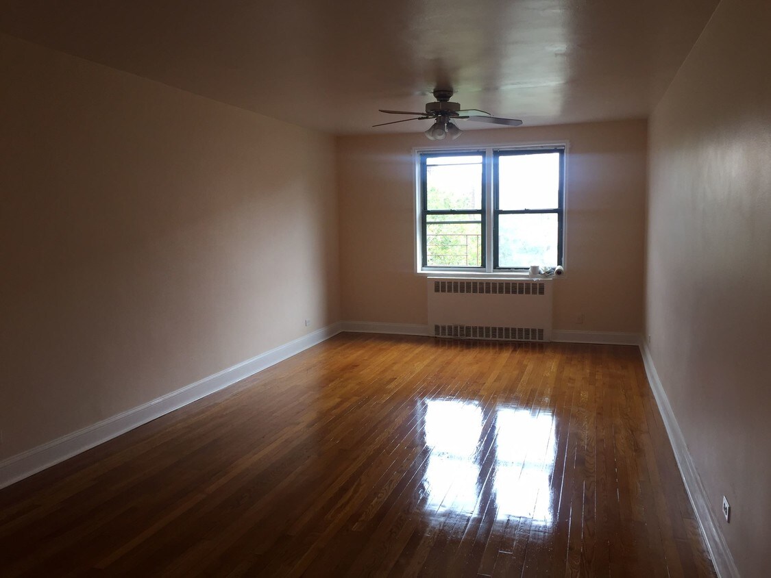 Foto principal - 172-90 Hillside Avenue