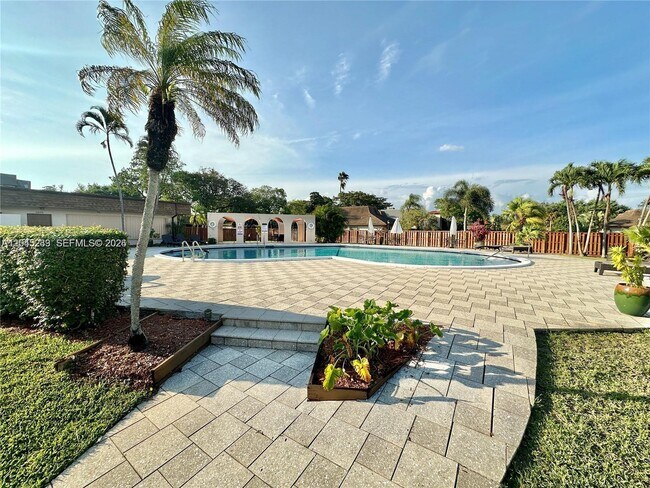 Foto del edificio - 7361 SW 26th Ct