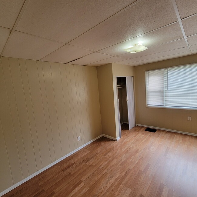 Building Photo - Southwest Indy 3BR/2BA House near Zoo! Massive Garage!