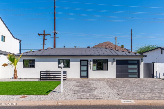 Foto del edificio - 4464 E Campbell Ave