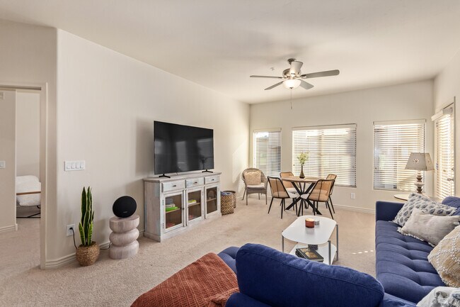 Foto del edificio - 5450 E Deer Valley Dr