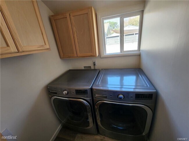 Building Photo - 6 br, 4 bath House - 7048 Bellaire Ave