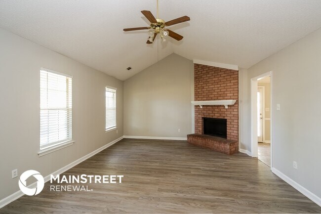 Foto del edificio - 6651 Elmore Woods Cove