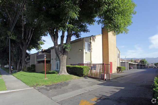 Building Photo - Villa Monterey Apartments