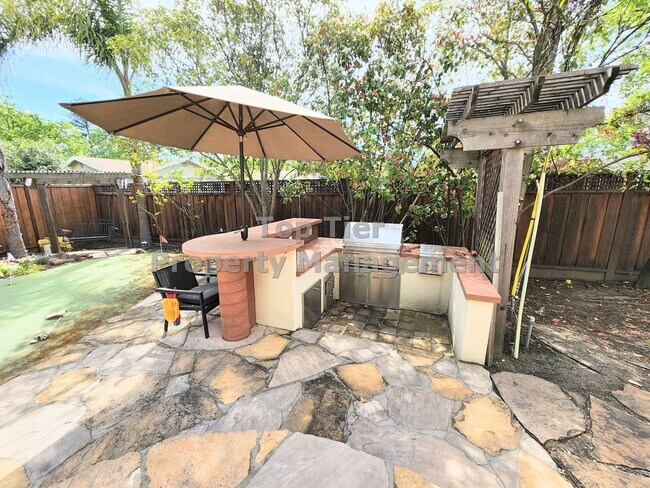Building Photo - Exquisite 5-Bedroom Retreat with Solar: Lu...