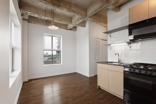 Foto del edificio - 1325 W Wilson Ave