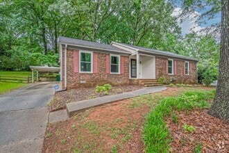Building Photo - 1000 Wishing Well Ln