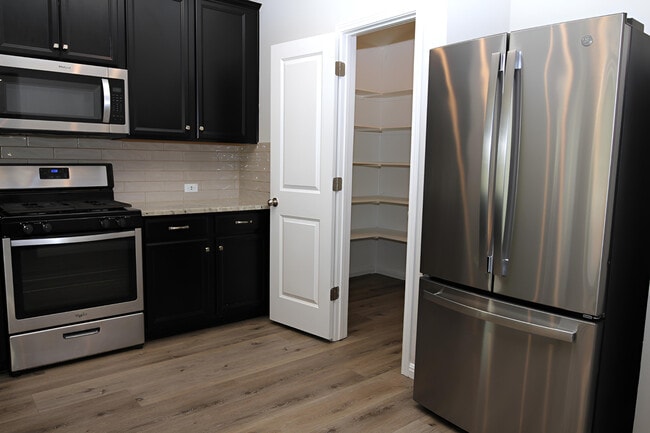 Building Photo - 6032 Genova Pl