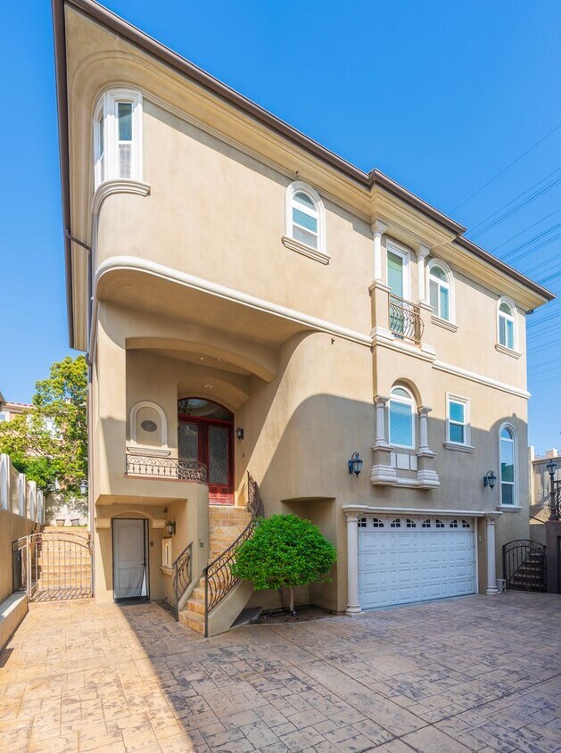 Foto principal - Luxury Detached Townhome in Redondo Beach