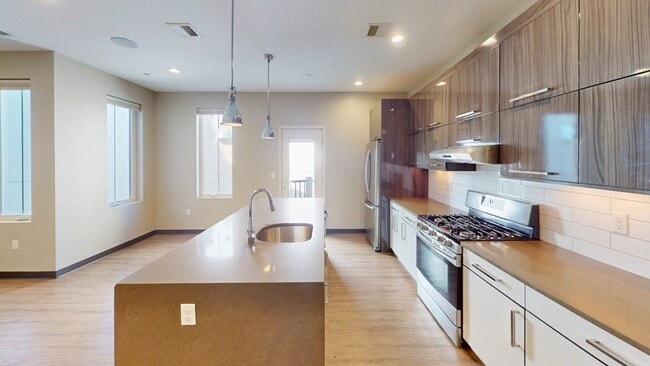Building Photo - 19 Preble St