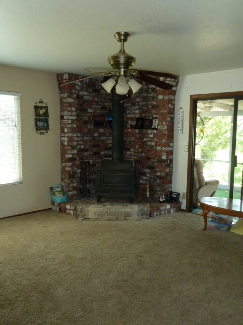 Building Photo - Beautiful Home in Desirable Neighborhood w...