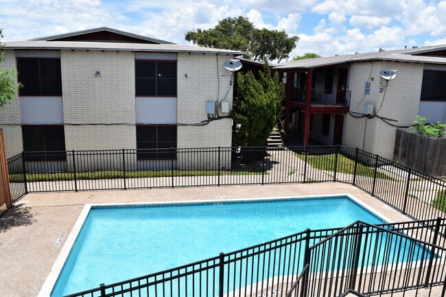 Building Photo - Aviator Apartments