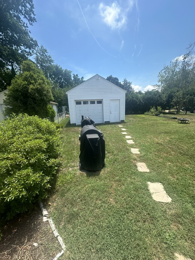 Building Photo - 1873 Brookwood Rd