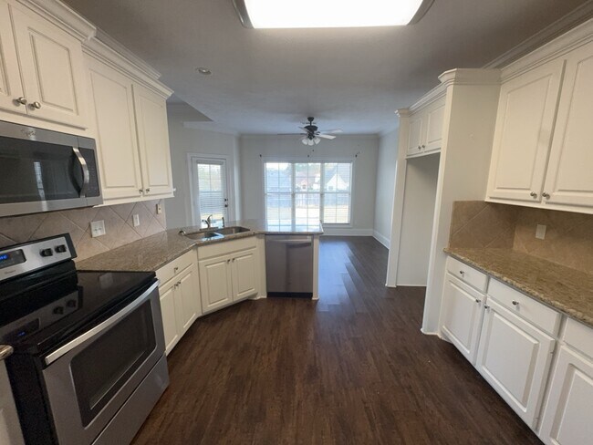 Foto del edificio - 118 Jorn Cir