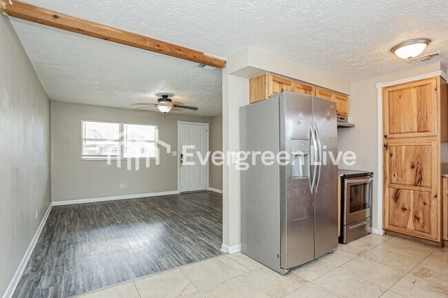 Building Photo - 327 Bonnlyn Dr