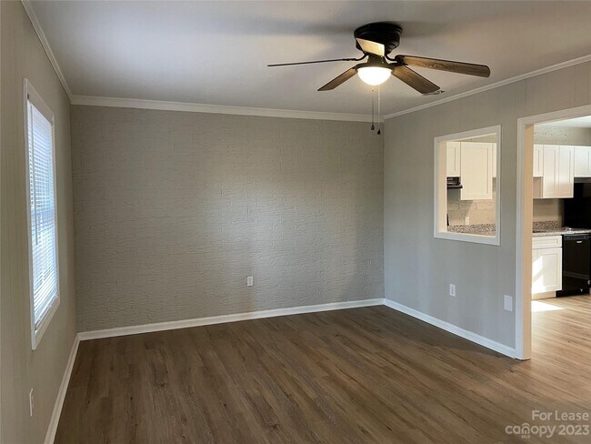 Building Photo - 2118 Moline Dr