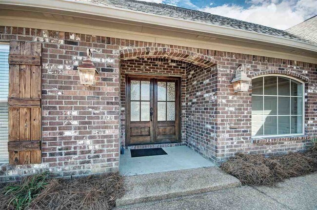Building Photo - 105 Creekside Dr