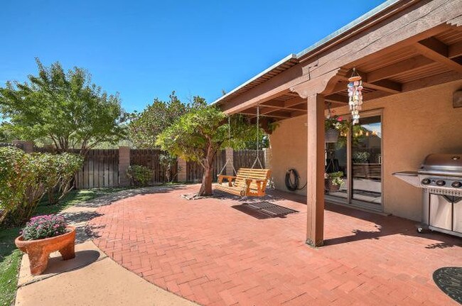 Building Photo - 304 La Chamisal Ln NW