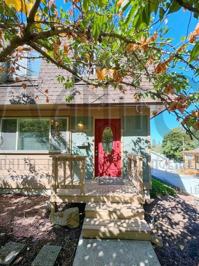 Foto del edificio - 521/523 E 11th Avenue Duplex