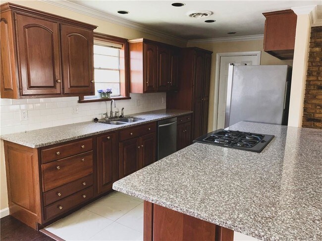 Foto del edificio - 10317 Mapleridge Dr